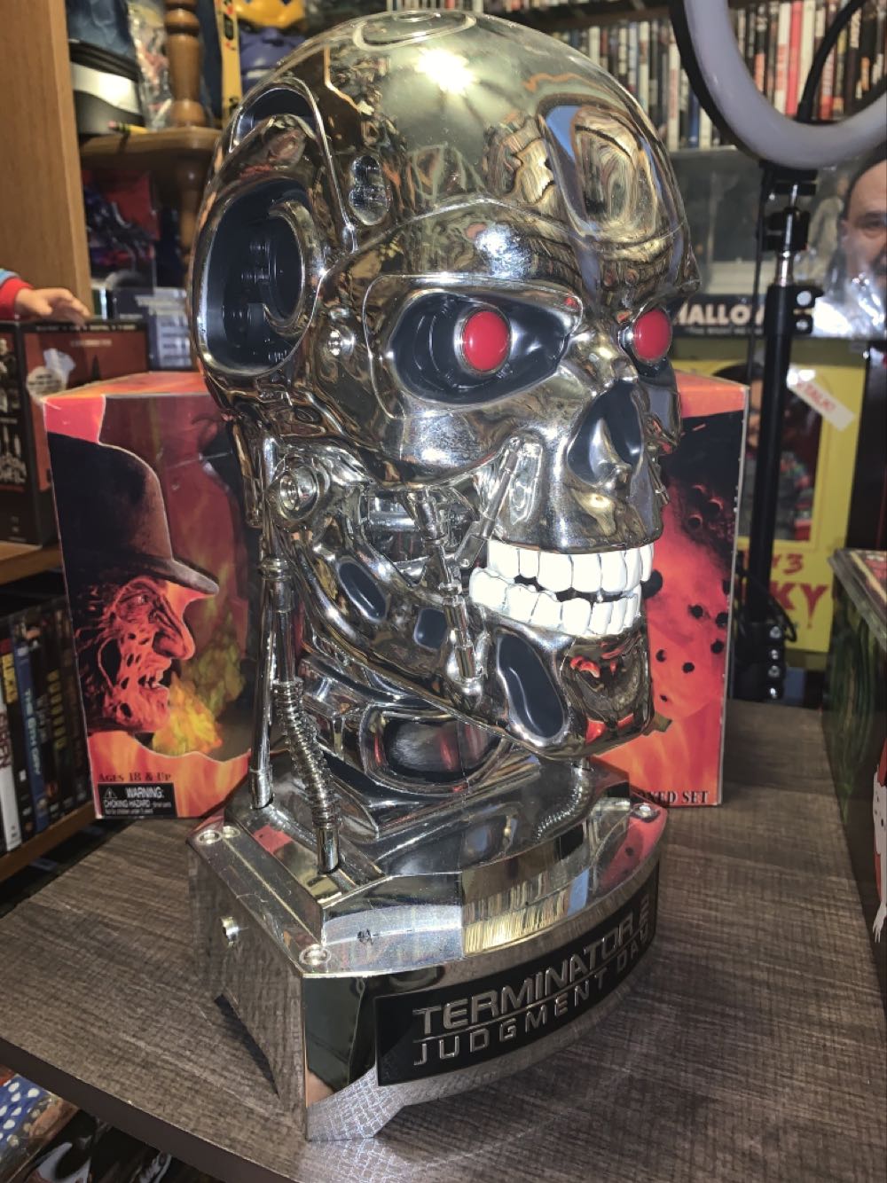 Terminator Blu-ray, DVD Head Bust  action figure collectible - Main Image 2