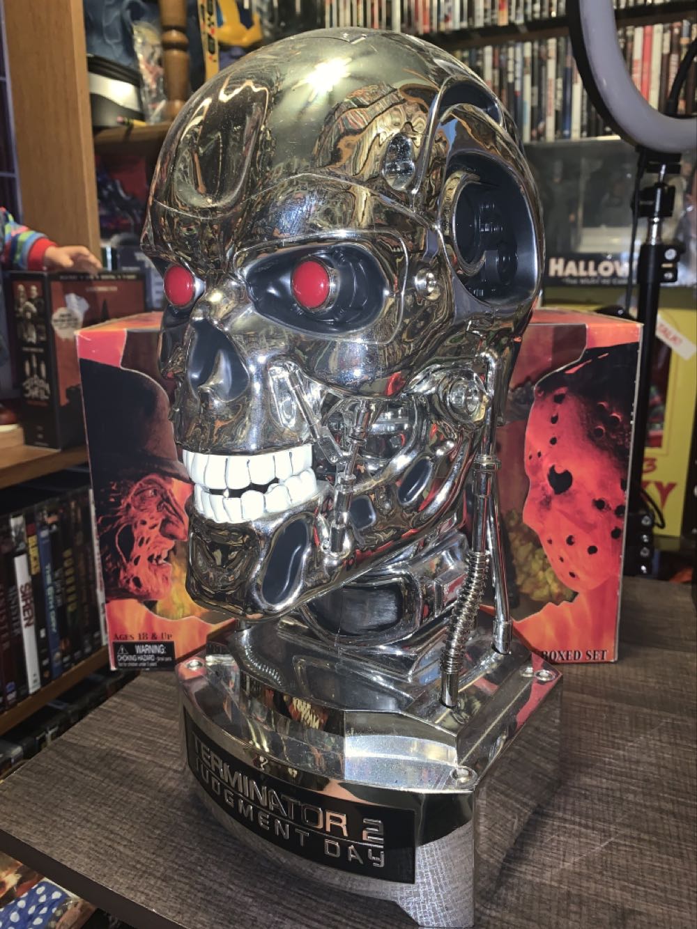 Terminator Blu-ray, DVD Head Bust  action figure collectible - Main Image 3