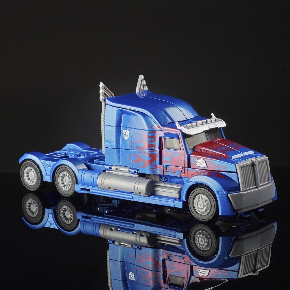 Transformers The Last Knight: Optimus Prime - Hasbro (Transformers Leader Class) action figure collectible [Barcode 630509516322] - Main Image 3