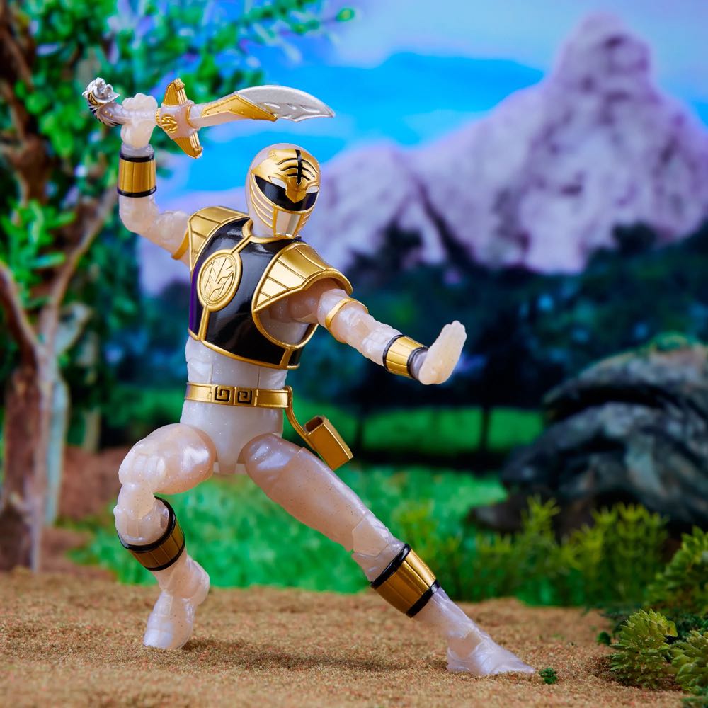 Mighty Morphin Metallic Armor White Ranger - Hasbro (Power Rangers: Lightning Collection) action figure collectible [Barcode 5010993946969] - Main Image 3