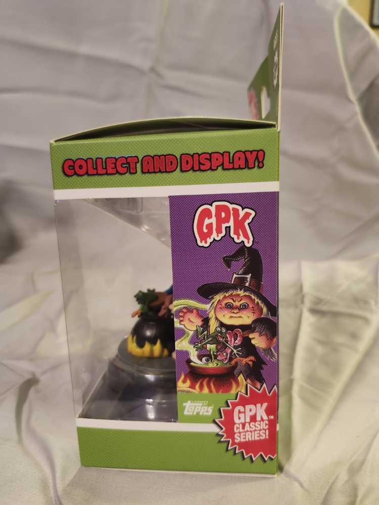 Haggie Maggie  action figure collectible [Barcode 850031460324] - Main Image 3