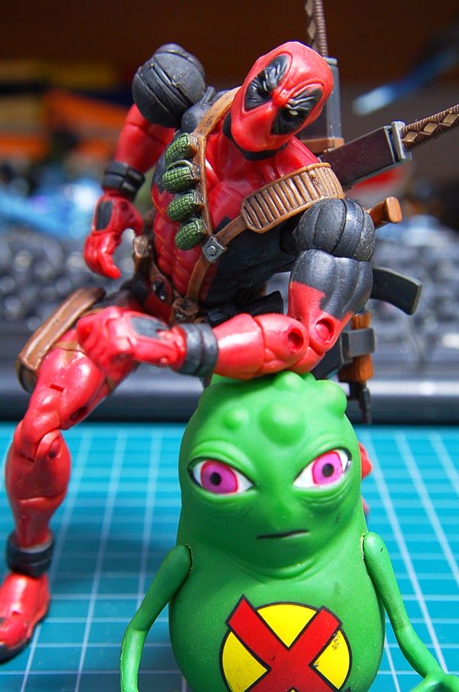 Deadpool - Toy Biz (Marvel Legends) action figure collectible - Main Image 2