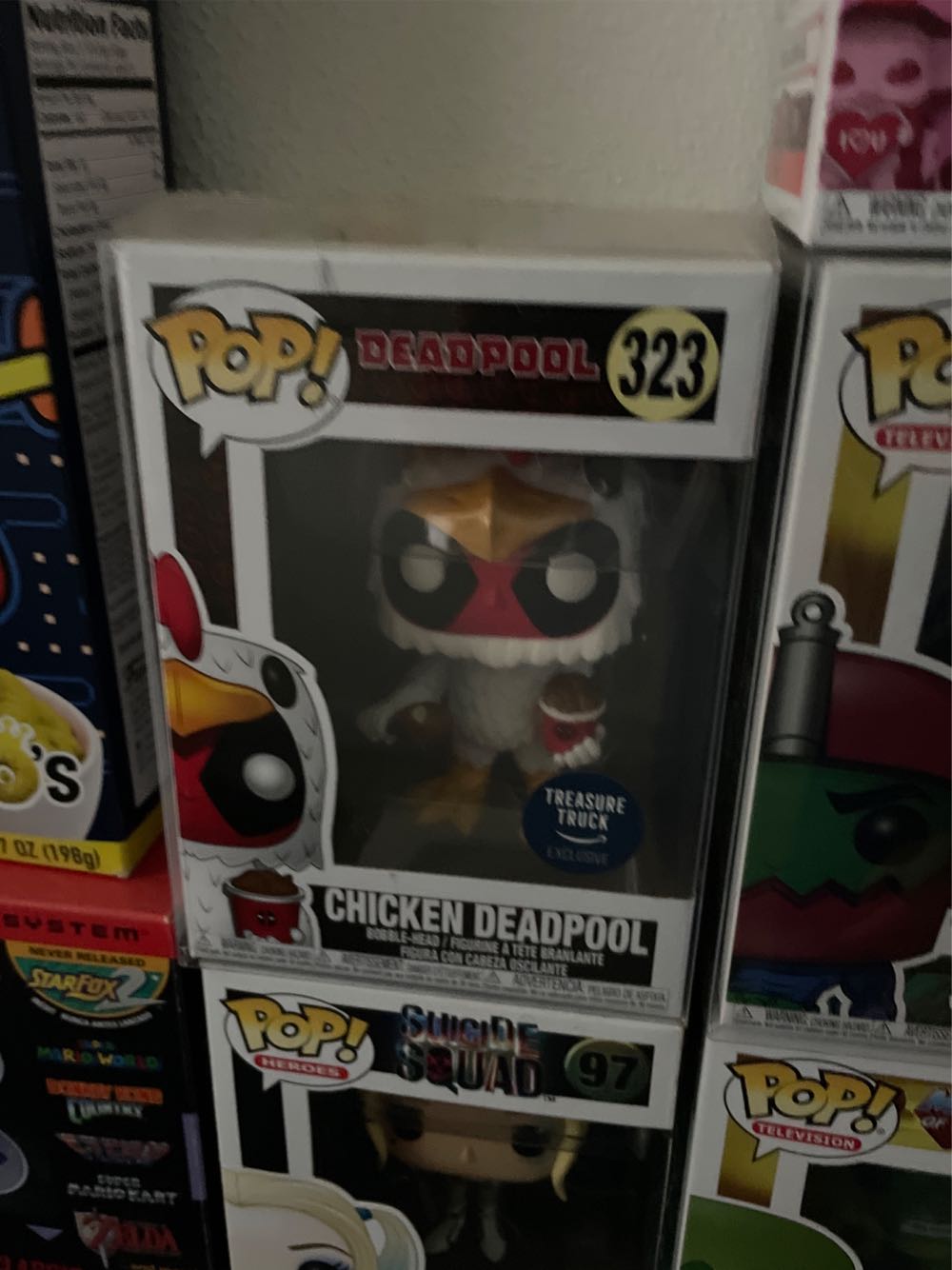 Marvel: Funko Pop! Deadpool - Chicken Deadpool #323 - Funk Pop! Deadpool (Deadpool) action figure collectible [Barcode 889698311175] - Main Image 2