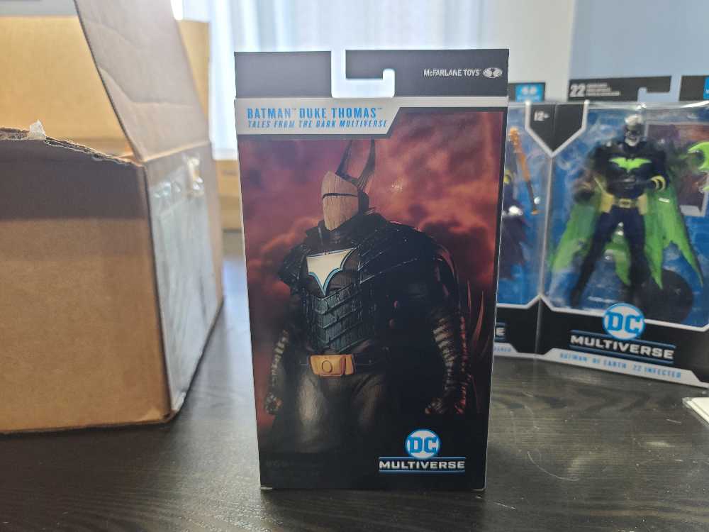 Batman (Duke Thomas) - McFarlane (DC Multiverse) action figure collectible - Main Image 3