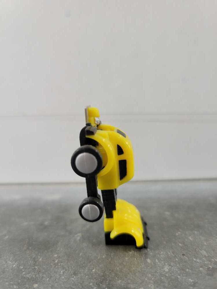 Bumblebee (Robot Mode) - Takara (World’s Smallest Transformers WST) action figure collectible - Main Image 2