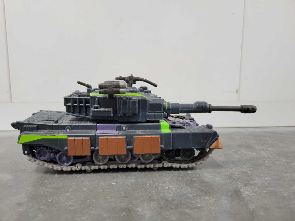 Banzitron Tank Mode - Hasbro (Hunt For The Decepticons) action figure collectible - Main Image 3