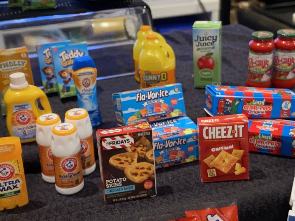 5 Surprise Mini Brands - Series Four - Zuru (Test) action figure collectible - Main Image 2