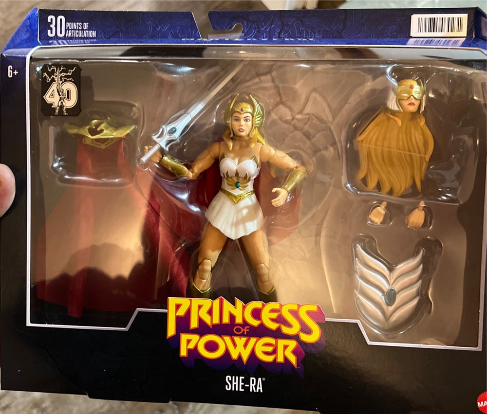 She-Ra - Mattel (Masters Of The Universe) action figure collectible [Barcode 194735030231] - Main Image 2