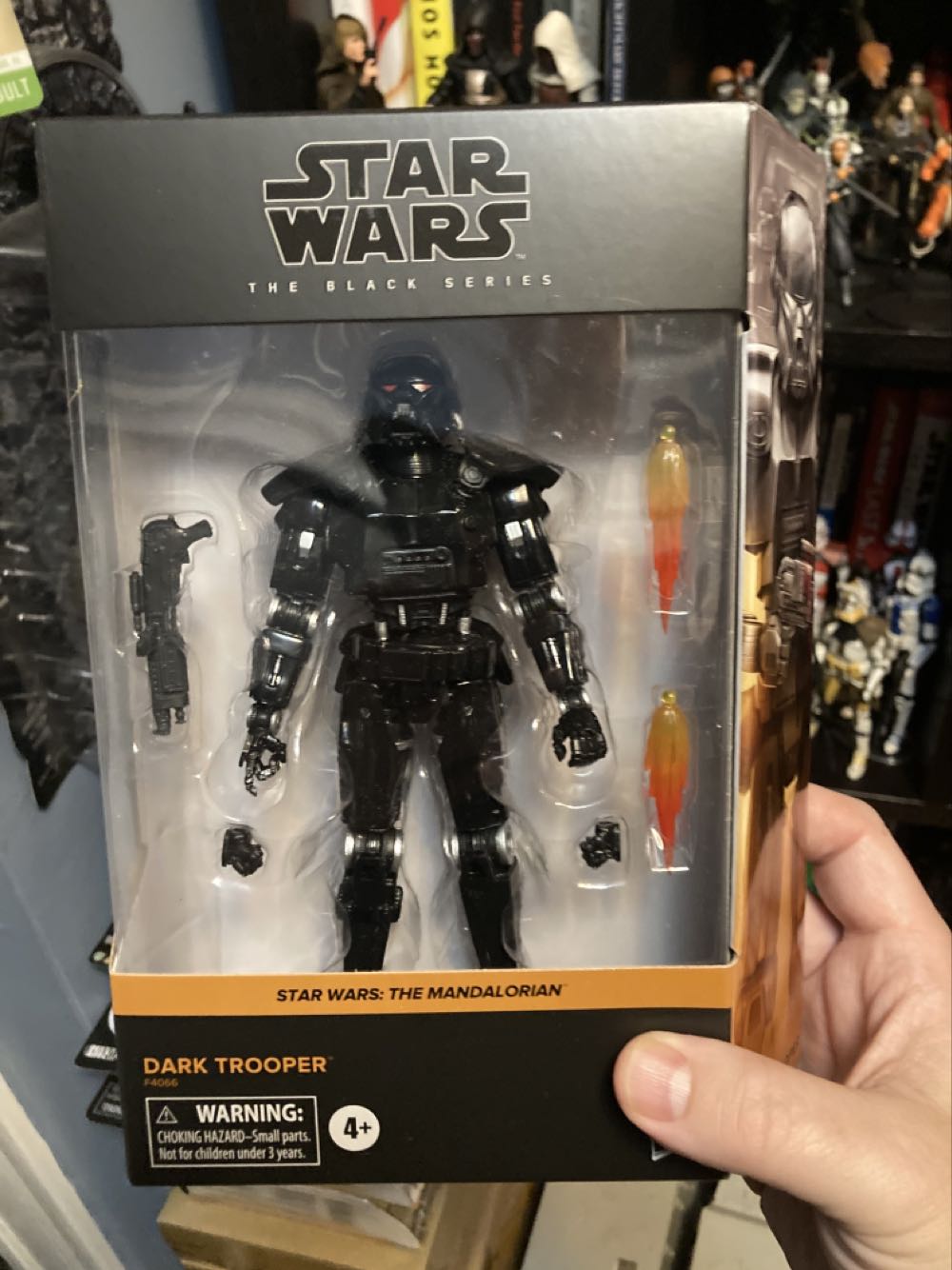 Mandalorian 28 Dark Trooper - Hasbro (Star Wars: The Black Series [2020]) action figure collectible [Barcode 5010994146160] - Main Image 4