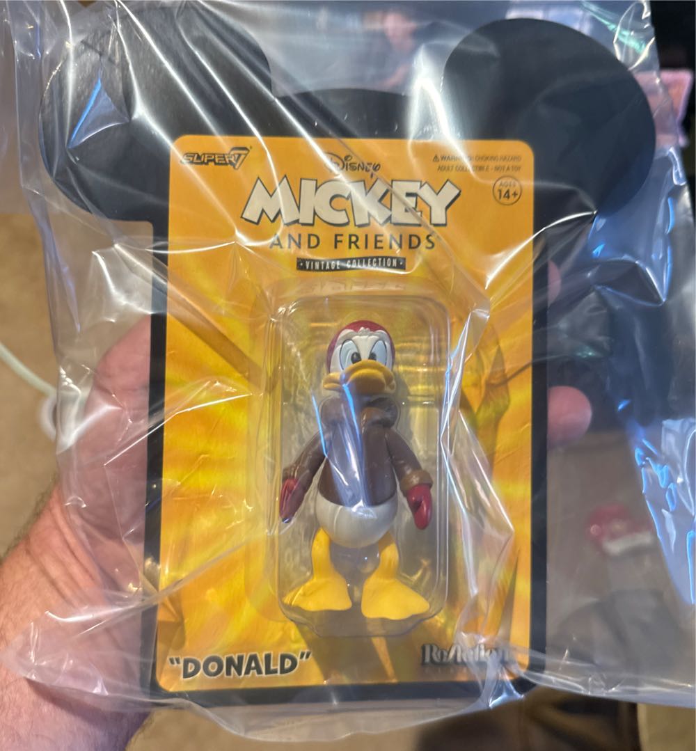 Super7 X Disney Mickey And Friends Vintage Collection Wave1 Donald Duck (Cold-Weather) Reaction Figure - Super7 (Disney) action figure collectible [Barcode 840049811508] - Main Image 2