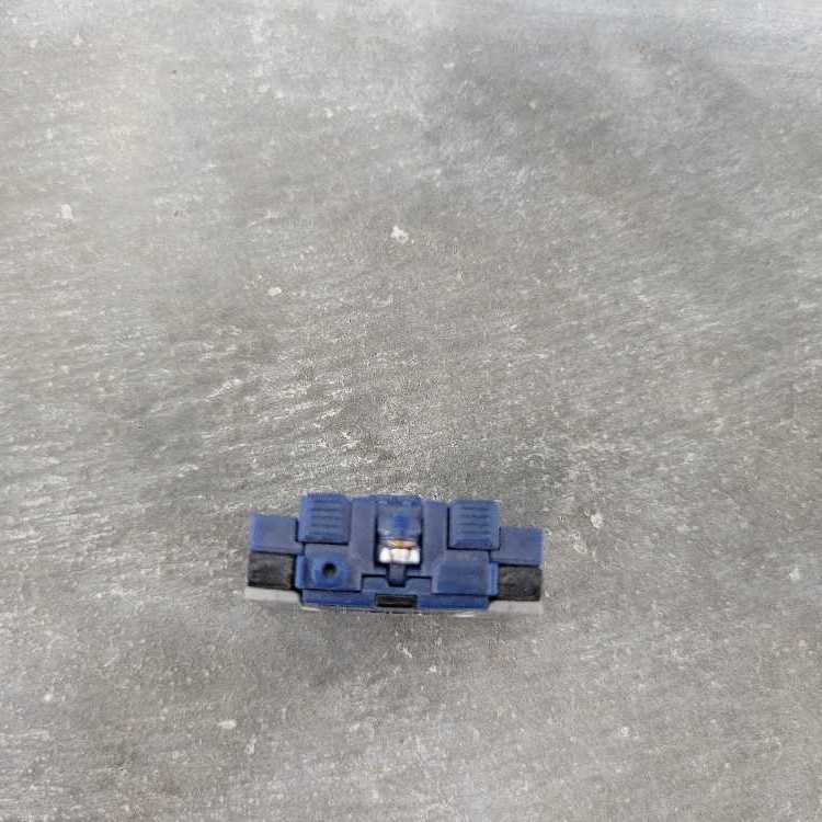 Soundwave With Ravage 4th (Radio Mode) - Takara (World’s Smallest Transformers WST) action figure collectible - Main Image 3