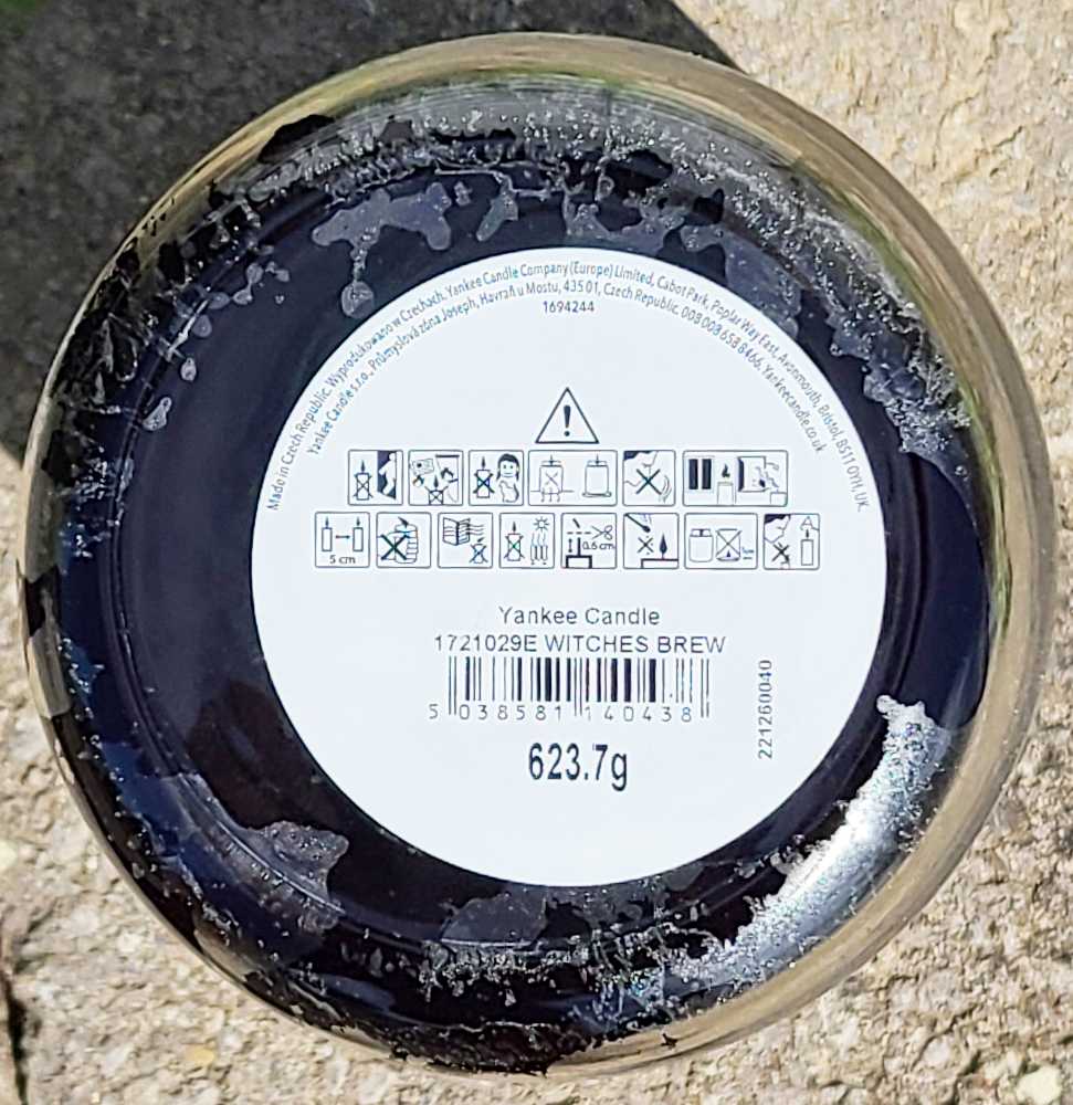 CANDLE: Halloween Yankee Witch’s Brew 2022 UK Jar  - Yankee Candle (Halloween Candles) action figure collectible [Barcode 5038581140438] - Main Image 2