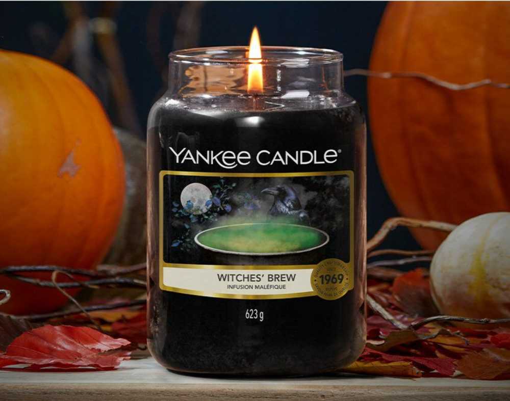 CANDLE: Halloween Yankee Witch’s Brew 2022 UK Jar  - Yankee Candle (Halloween Candles) action figure collectible [Barcode 5038581140438] - Main Image 4