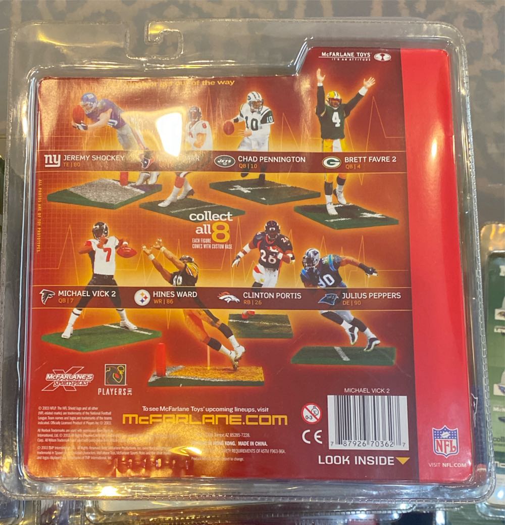 Mcfarlane Toys Nfl Sports Picks Series 7 Action Figure Michael Vick Atlanta ... - McFarlane action figure collectible [Barcode 787926703627] - Main Image 2