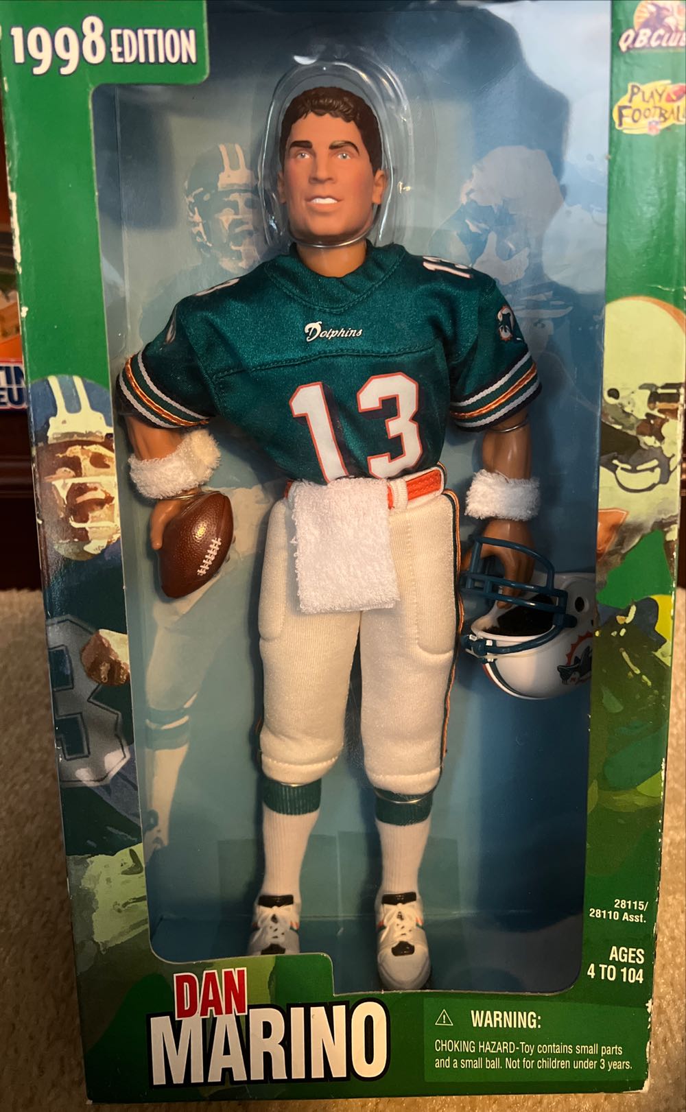 Starting Lineup Dan Marino 12”  action figure collectible [Barcode 076281281155] - Main Image 2