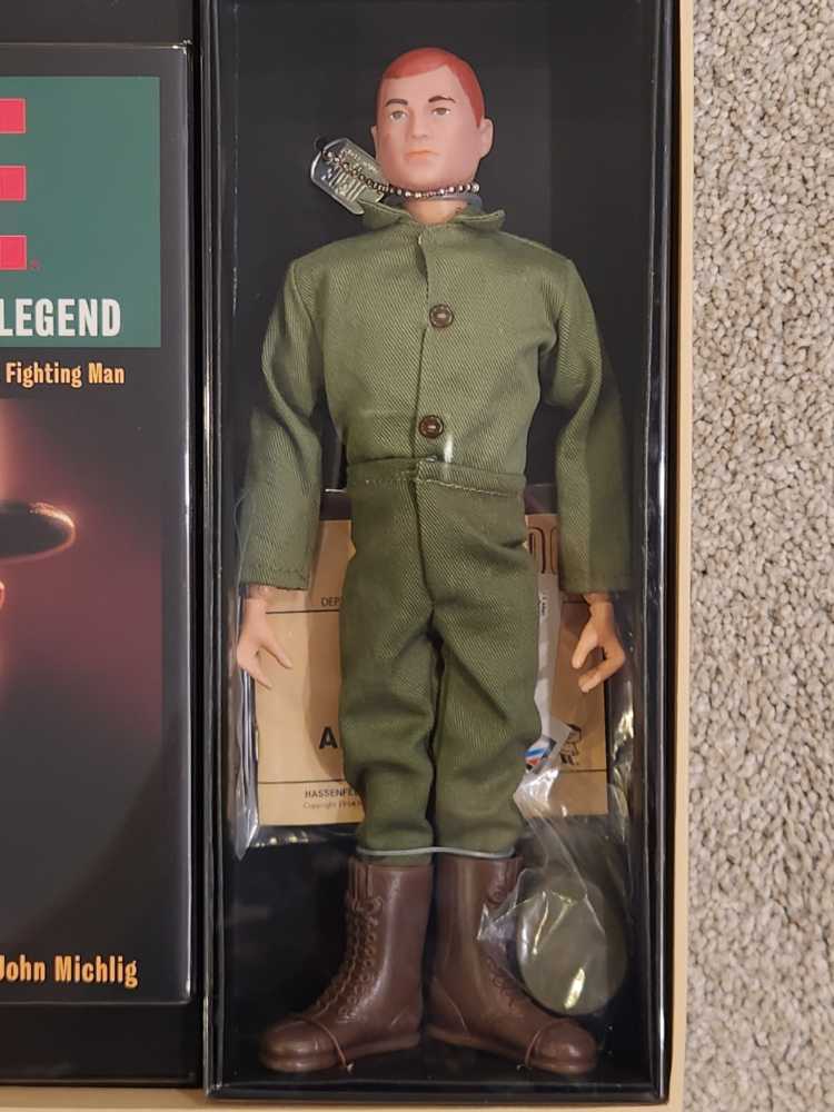 Action Soldier - Hasbro (G.I. Joe: Classic Collection: 12” Figures) action figure collectible [Barcode 765145015516] - Main Image 3