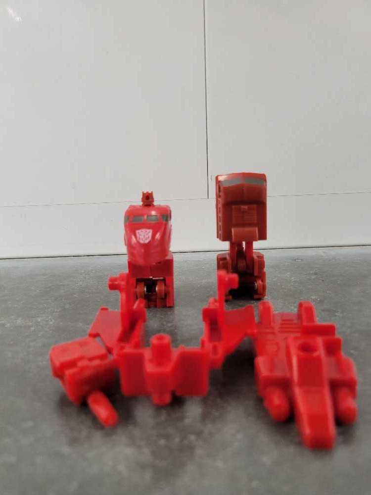 Sixtrain Red Mode - Takara (Reissue) action figure collectible - Main Image 3