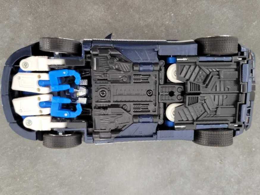Mirage 2nd Vehicle Mode - Hasbro (Alternators) action figure collectible - Main Image 4