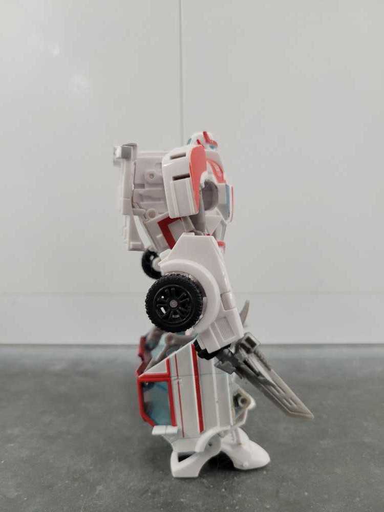 Ratchet (Robot Mode) - Hasbro (Prime) action figure collectible - Main Image 3