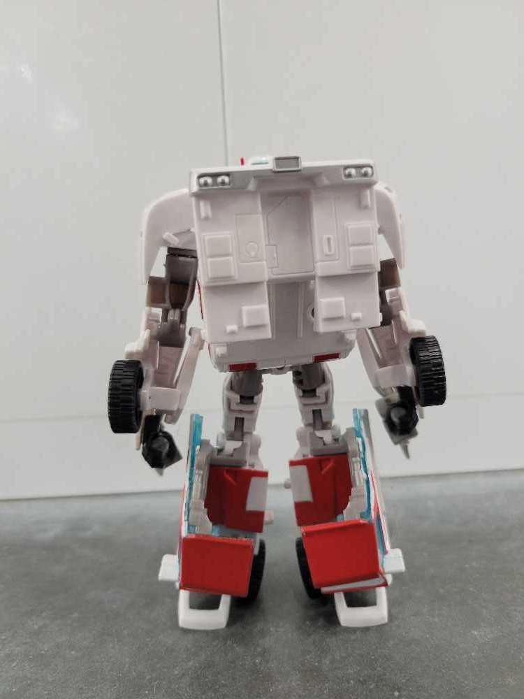 Ratchet (Robot Mode) - Hasbro (Prime) action figure collectible - Main Image 4