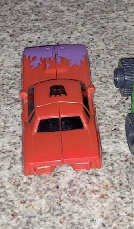 Oil Slick With Grindor And Dirt Rocket Dirt Digger  - Hasbro (Classics) action figure collectible - Main Image 3