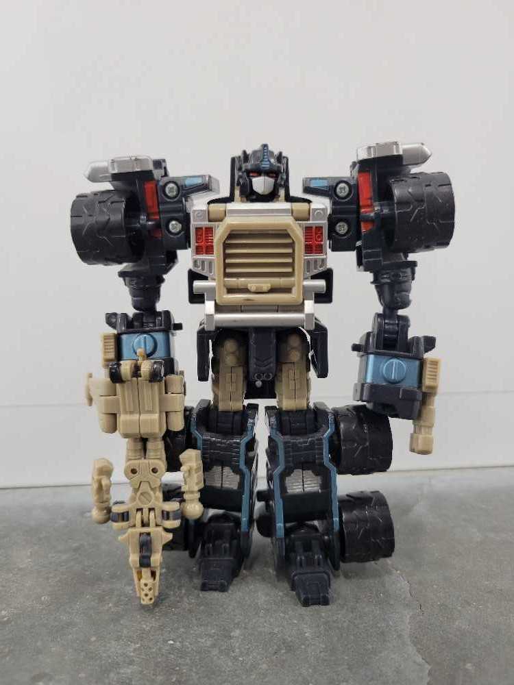 Nemesis Prime With Run Over (Robot Mode) - Hasbro (Armada) action figure collectible - Main Image 2