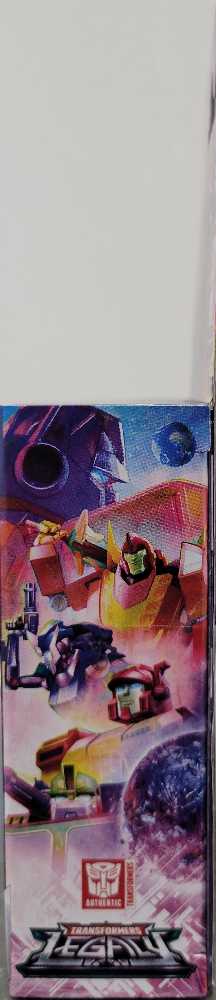 Optimus Prime  - Hasbro (Legacy) action figure collectible - Main Image 4