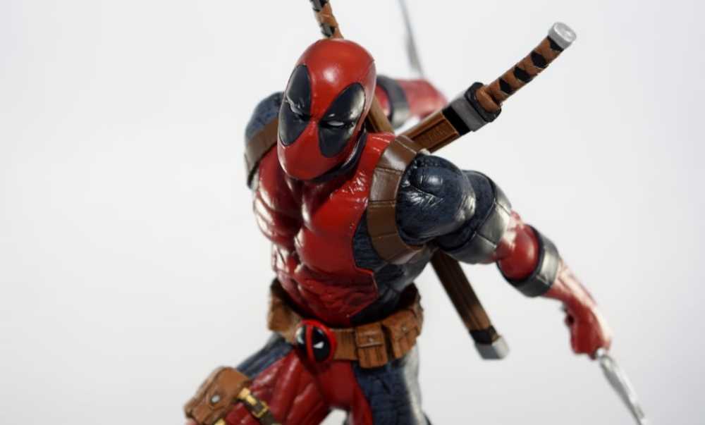 Deadpool Diamond Select Toys   action figure collectible - Main Image 3