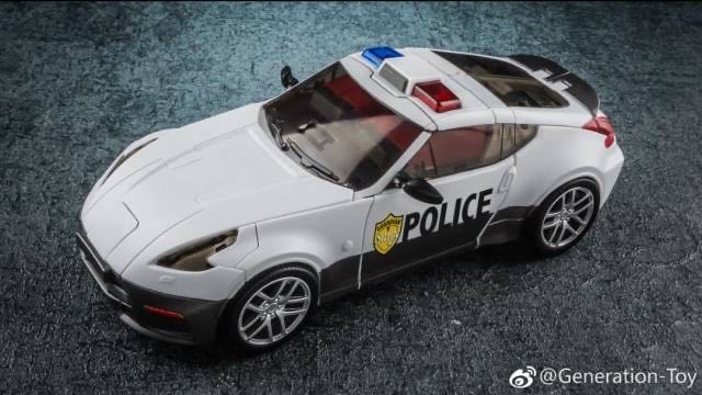 Sergeant - Generation Toy (Transformers Protectobots / Guardia) action figure collectible - Main Image 2