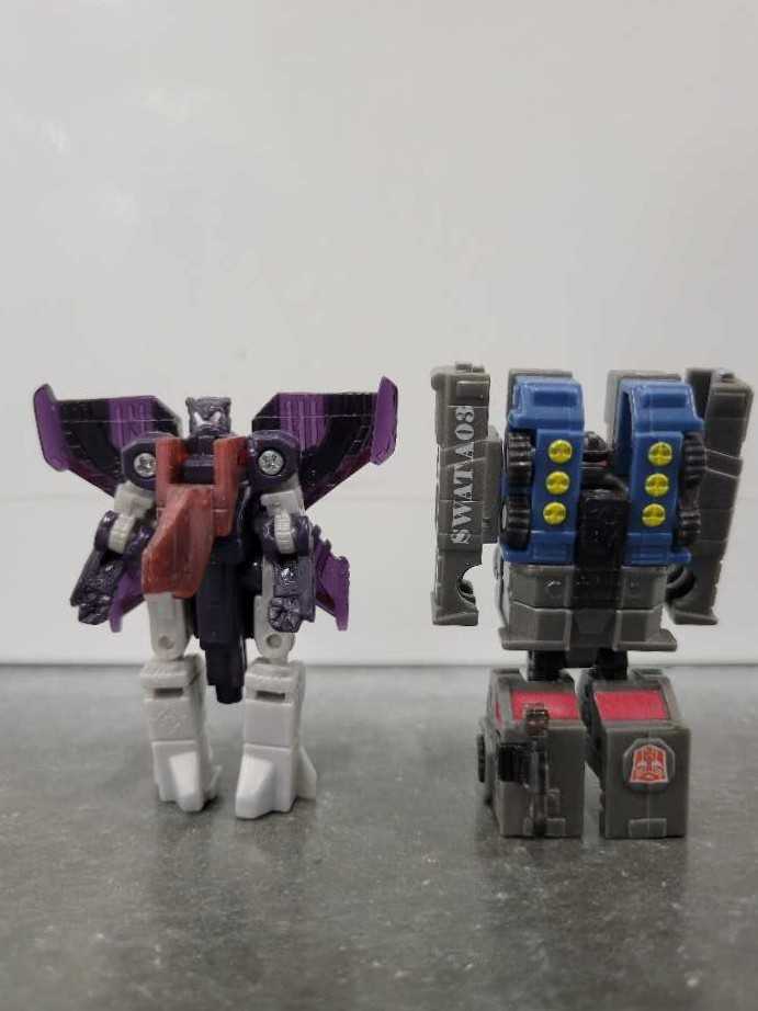 Thrust VS Anti-Blaze - Hasbro (Cybertron) action figure collectible - Main Image 4