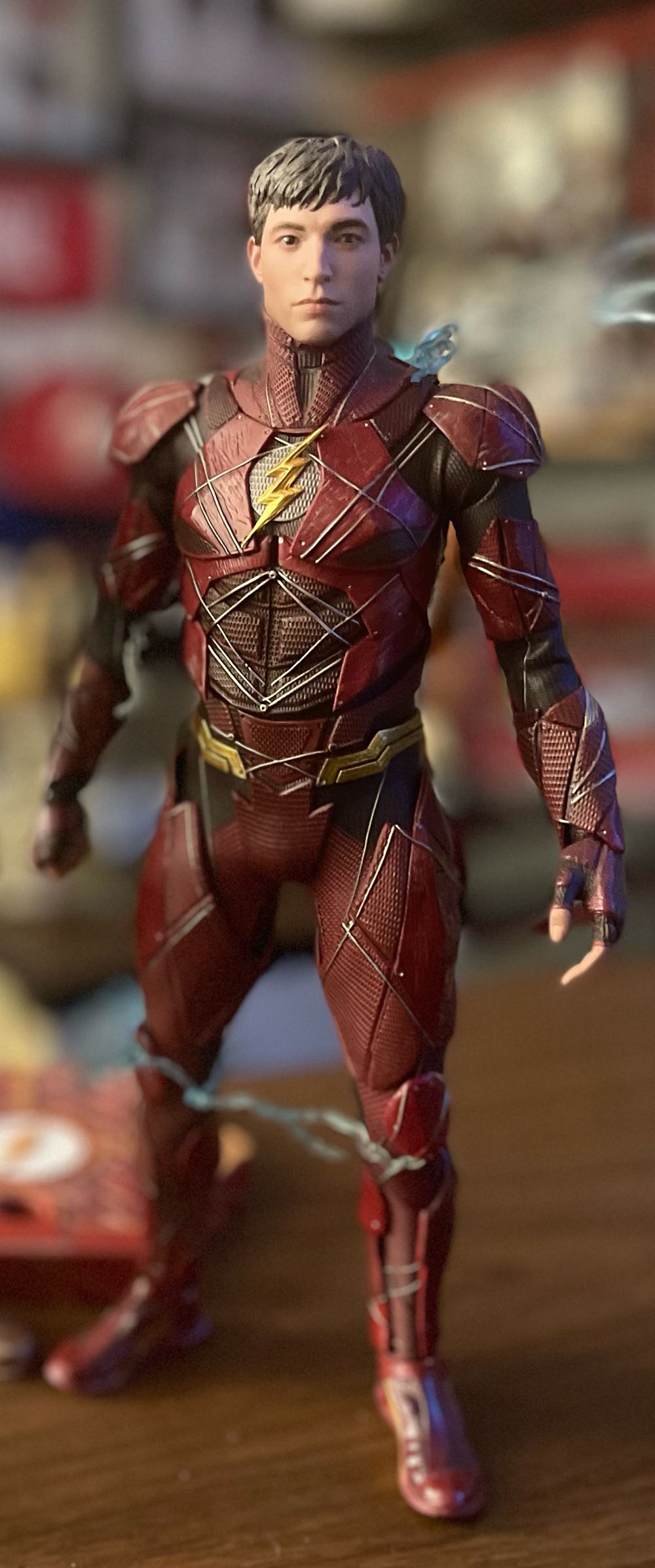 Flash : Ezra Miller  (DC Movies) action figure collectible - Main Image 2