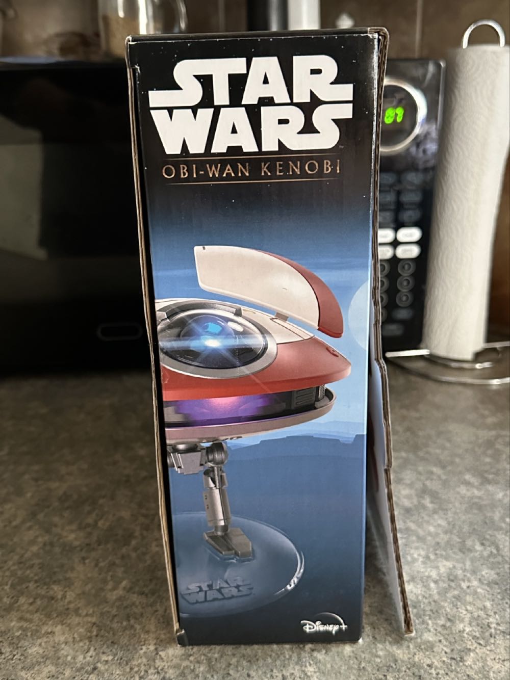 L0-LA59 (Lola) Animatronic Edition - Hasbro (Obi-Wan Kenobi 2022: Miscellaneous) action figure collectible [Barcode 5010994137342] - Main Image 3