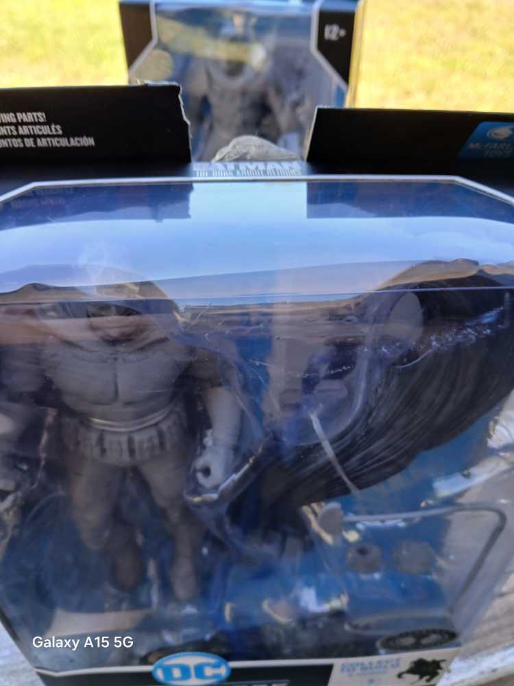 Batman (The Dark Knight Returns-Variant) - McFarlane Toys / DC Multiverse (Platinum Edition) action figure collectible [Barcode 787926154382] - Main Image 4