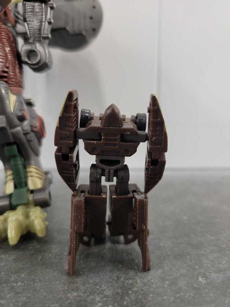 Skid-Z With Sideburn And Predacon - Hasbro (Armada) action figure collectible - Main Image 3