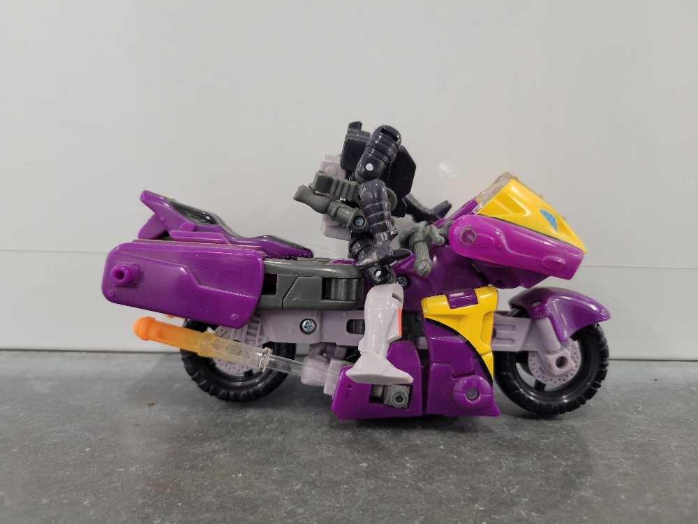 Sideways With Rook And Crosswise 3rd (Vehicle Mode) - Hasbro (Armada) action figure collectible - Main Image 3