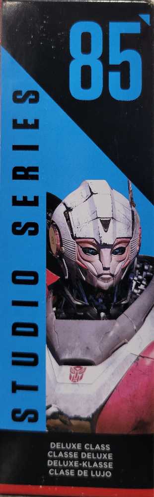 Arcee - Hasbro (Studio Series) action figure collectible - Main Image 2
