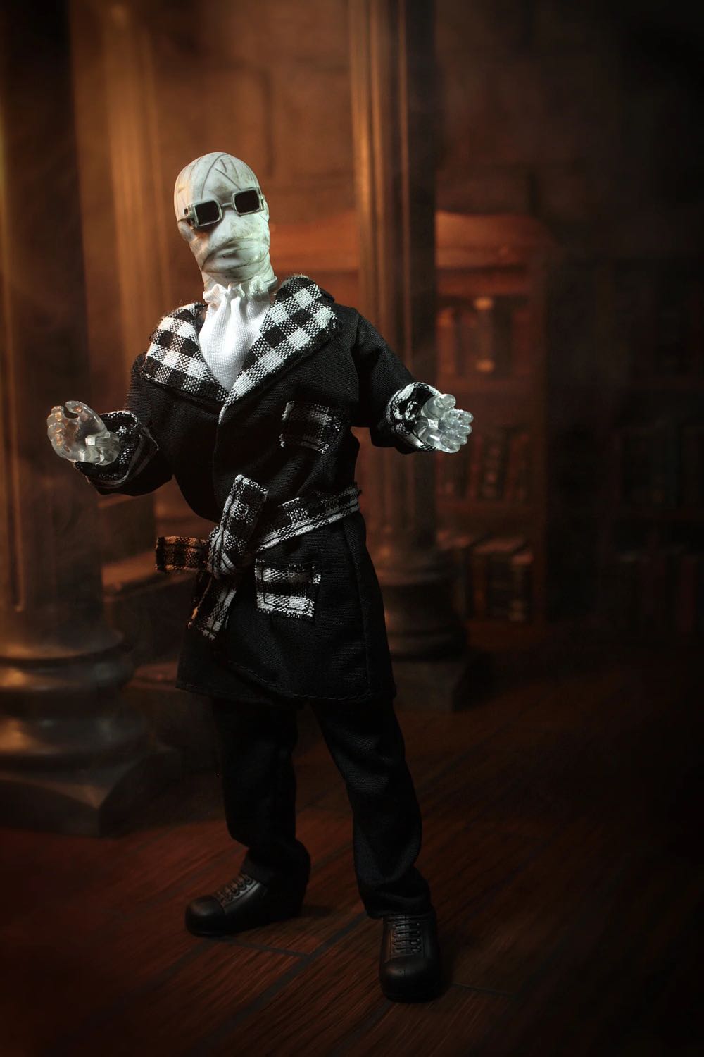 The Invisible Man (Robe Variant) - MEGO Corp. (The Invisible Man (1933)) action figure collectible [Barcode 850033232165] - Main Image 3