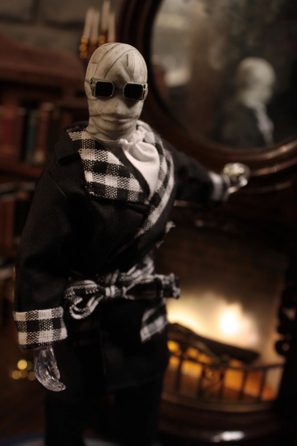 The Invisible Man (Robe Variant) - MEGO Corp. (The Invisible Man (1933)) action figure collectible [Barcode 850033232165] - Main Image 4