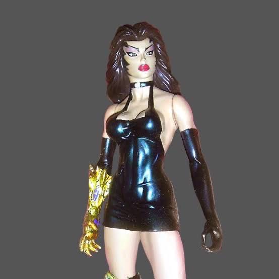 WitchBlade: Black Dress Sara Pezzini - Moore Action Collectibles (Witchblade Series 2) action figure collectible [Barcode 661470090047] - Main Image 3