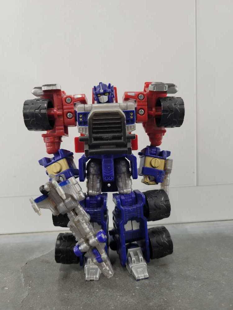 Optimus Prime With Over Run Super Con 4th - Hasbro (Armada) action figure collectible - Main Image 2