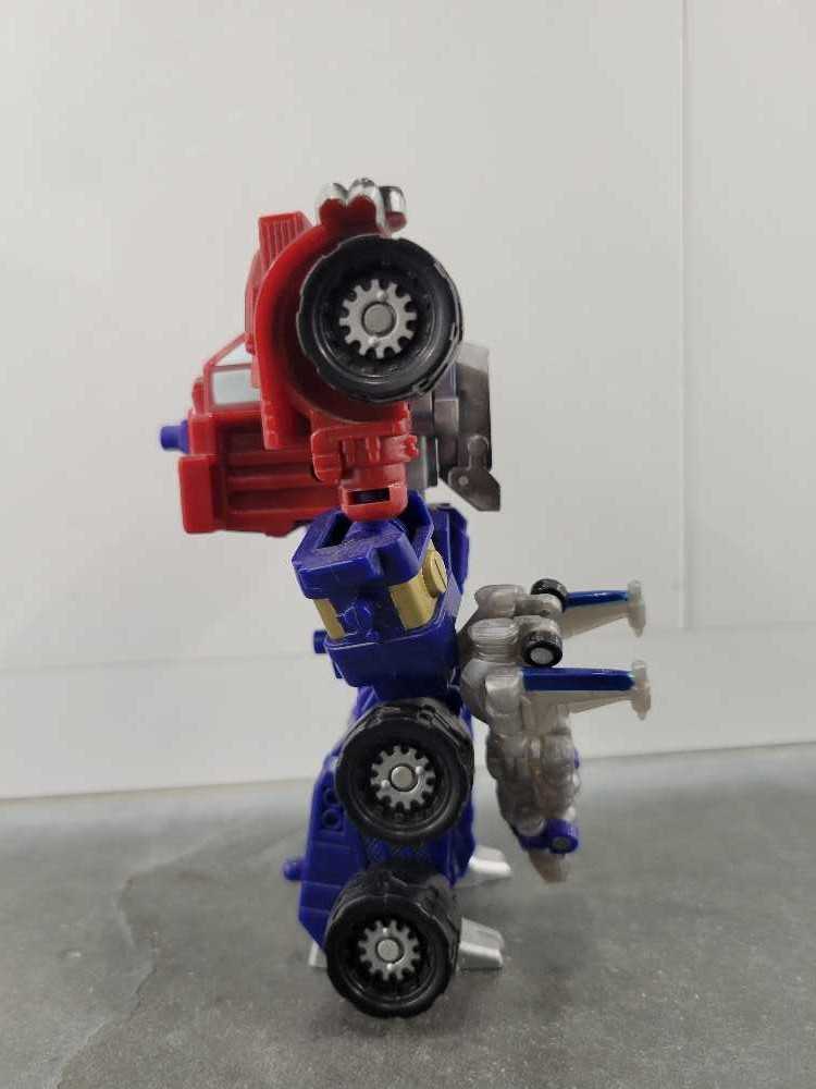 Optimus Prime With Over Run Super Con 4th - Hasbro (Armada) action figure collectible - Main Image 3