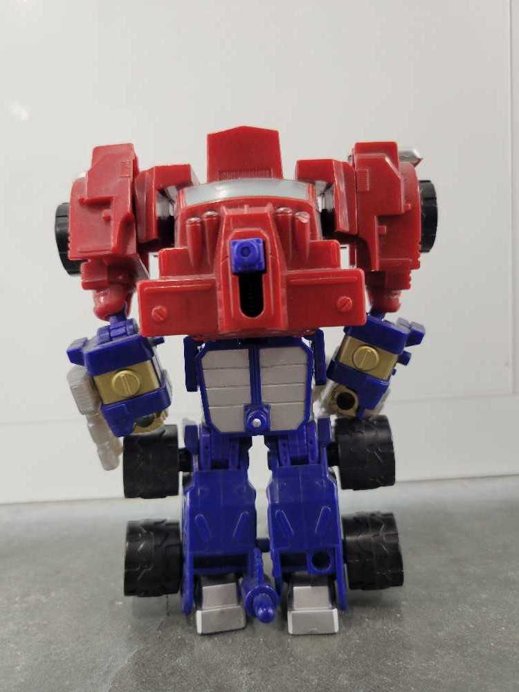 Optimus Prime With Over Run Super Con 4th - Hasbro (Armada) action figure collectible - Main Image 4