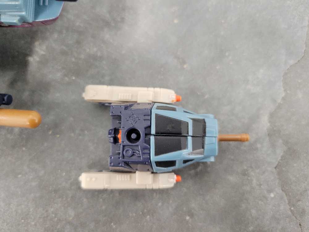 Crumplezone With Cyclonus (Vehicle Mode) - Hasbro (Armada) action figure collectible - Main Image 2