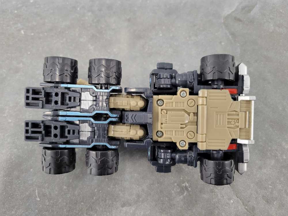Nemesis Prime With Run Over (Vehicle Mode) - Hasbro (Armada) action figure collectible - Main Image 4