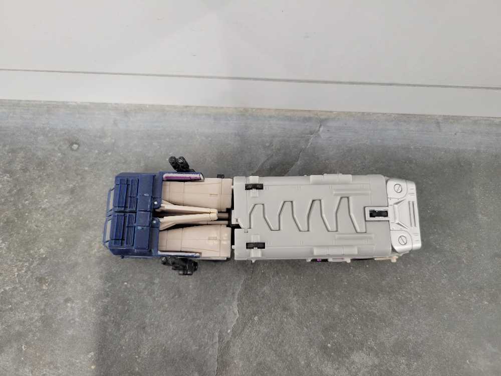 Tankor Octane Truck Mode  - Hasbro (Universe 2.0) action figure collectible - Main Image 2
