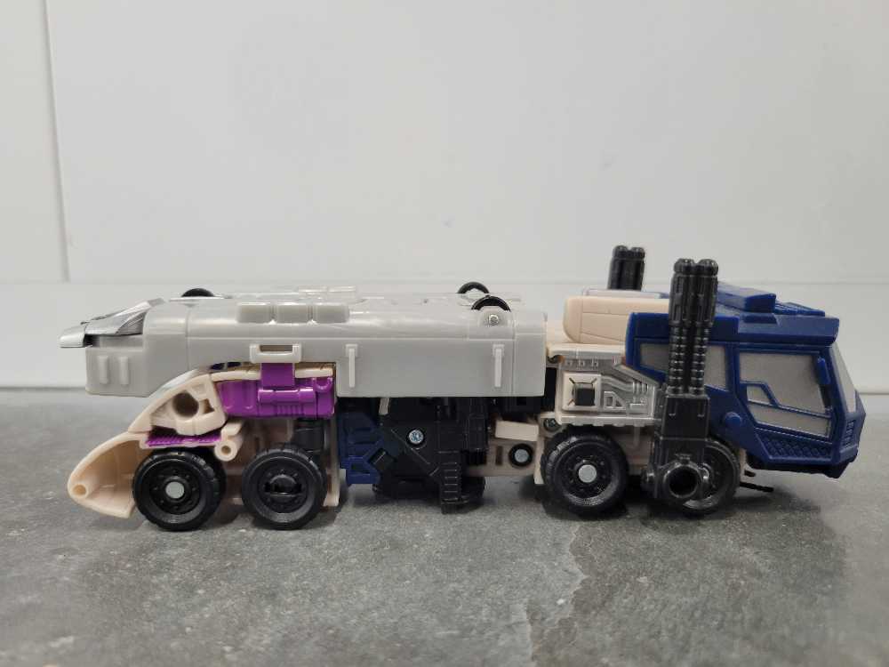 Tankor Octane Truck Mode  - Hasbro (Universe 2.0) action figure collectible - Main Image 3