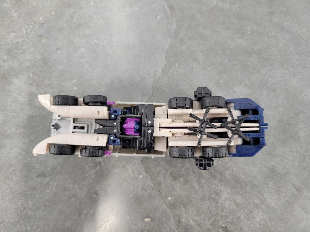 Tankor Octane Truck Mode  - Hasbro (Universe 2.0) action figure collectible - Main Image 4