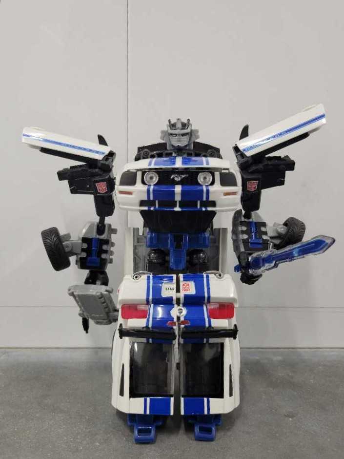 Wheeljack 2nd Robot Mode - Hasbro (Alternators) action figure collectible - Main Image 2