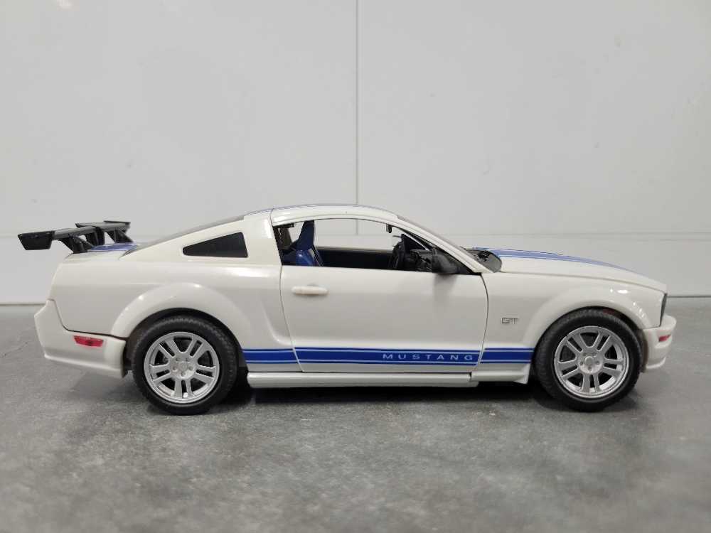 Wheeljack 3rd Vehicle Mode - Hasbro (Alternators) action figure collectible - Main Image 3