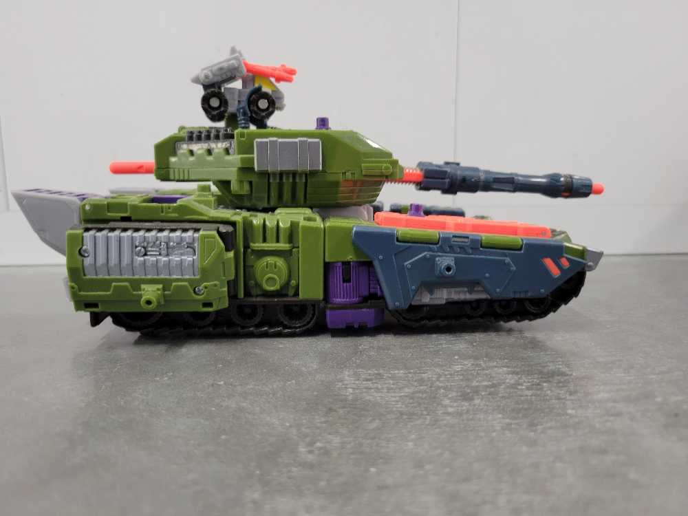 Megatron With Leader-1 2nd Vehicle Mode Tank Mode - Hasbro (Armada) action figure collectible - Main Image 3